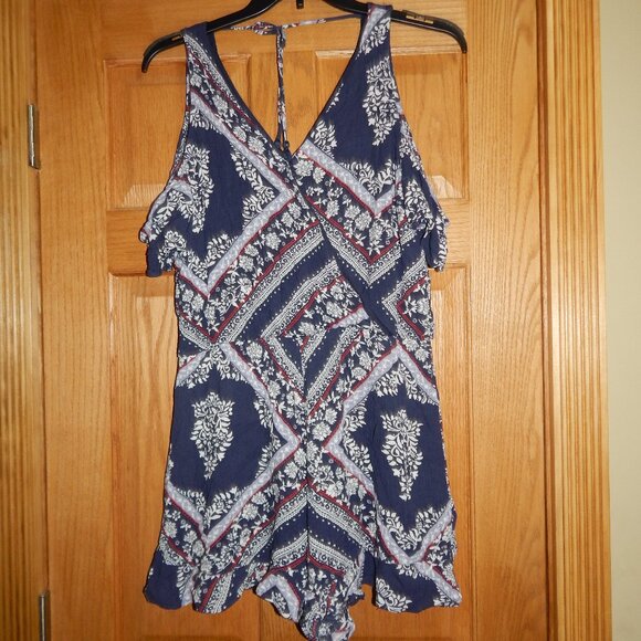 Women's Size XL MAURICES Floral Print Cold Shoulder Summer Short Romper Outfit - Picture 1 of 2